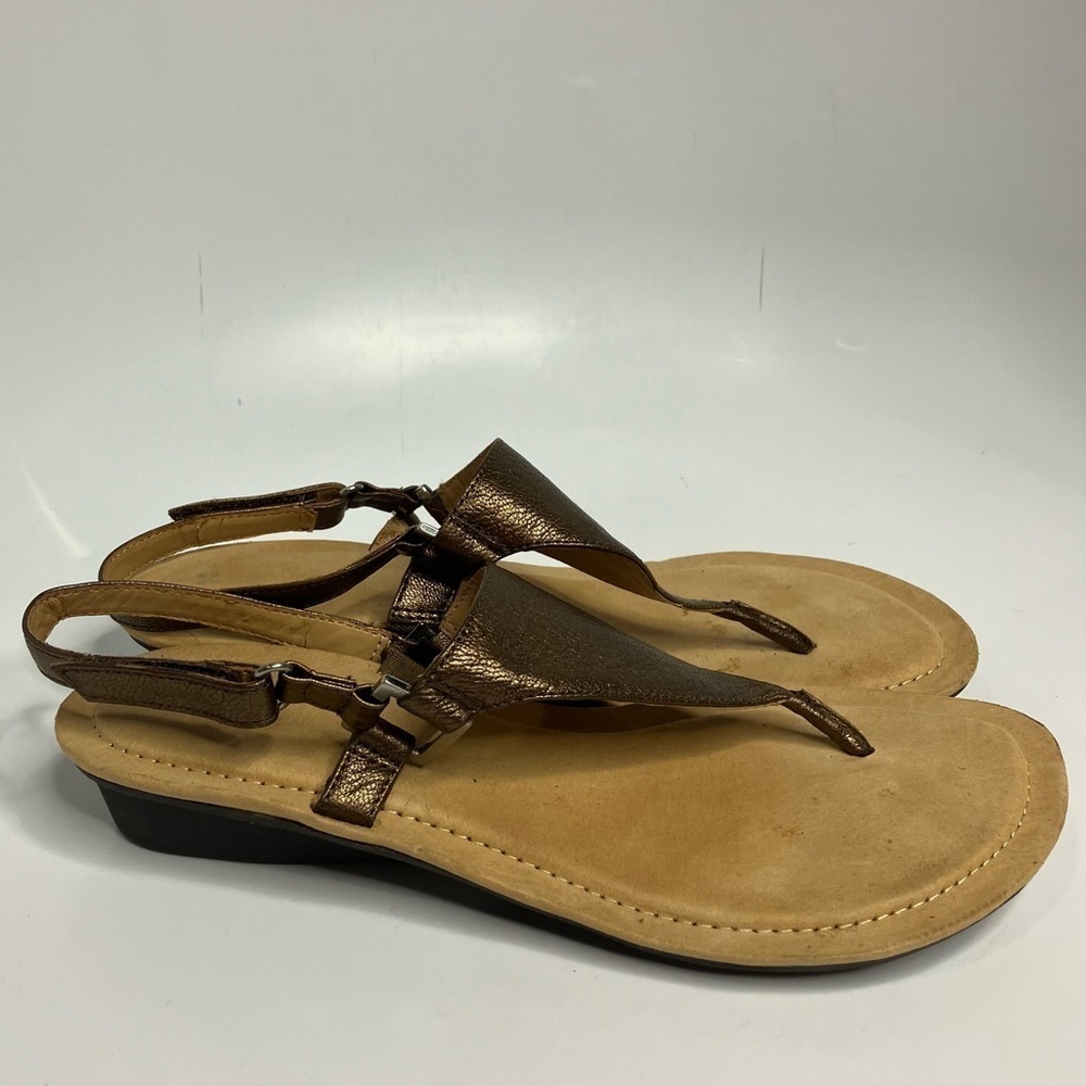 Naturalizer metallic leather t-strap sandals size 8‎